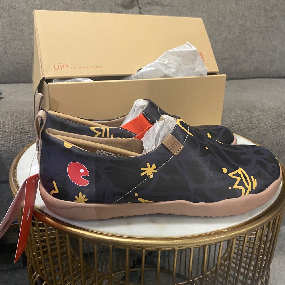 NWT & Box- UIN Women’s Slip On Sneaker Casual Loafers Art Painted  SIZE US9